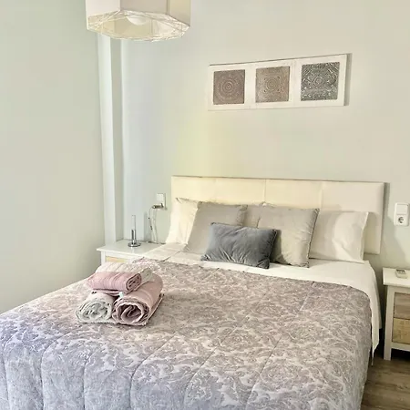 La Soledad, Junto Al Alcazar