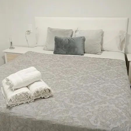 La Soledad, Junto Al Alcazar